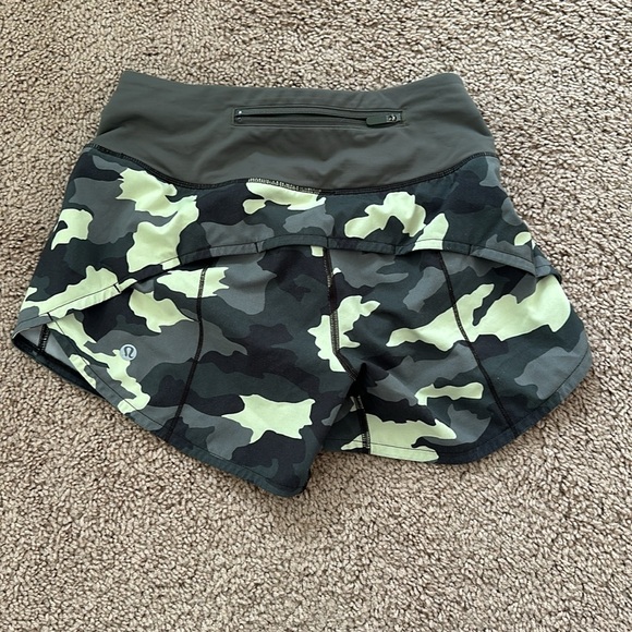 Lululemon 2.5” Hotty Hots - Picture 2 of 3